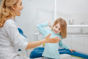 pediatric dentist easing child's fear of the dentist
